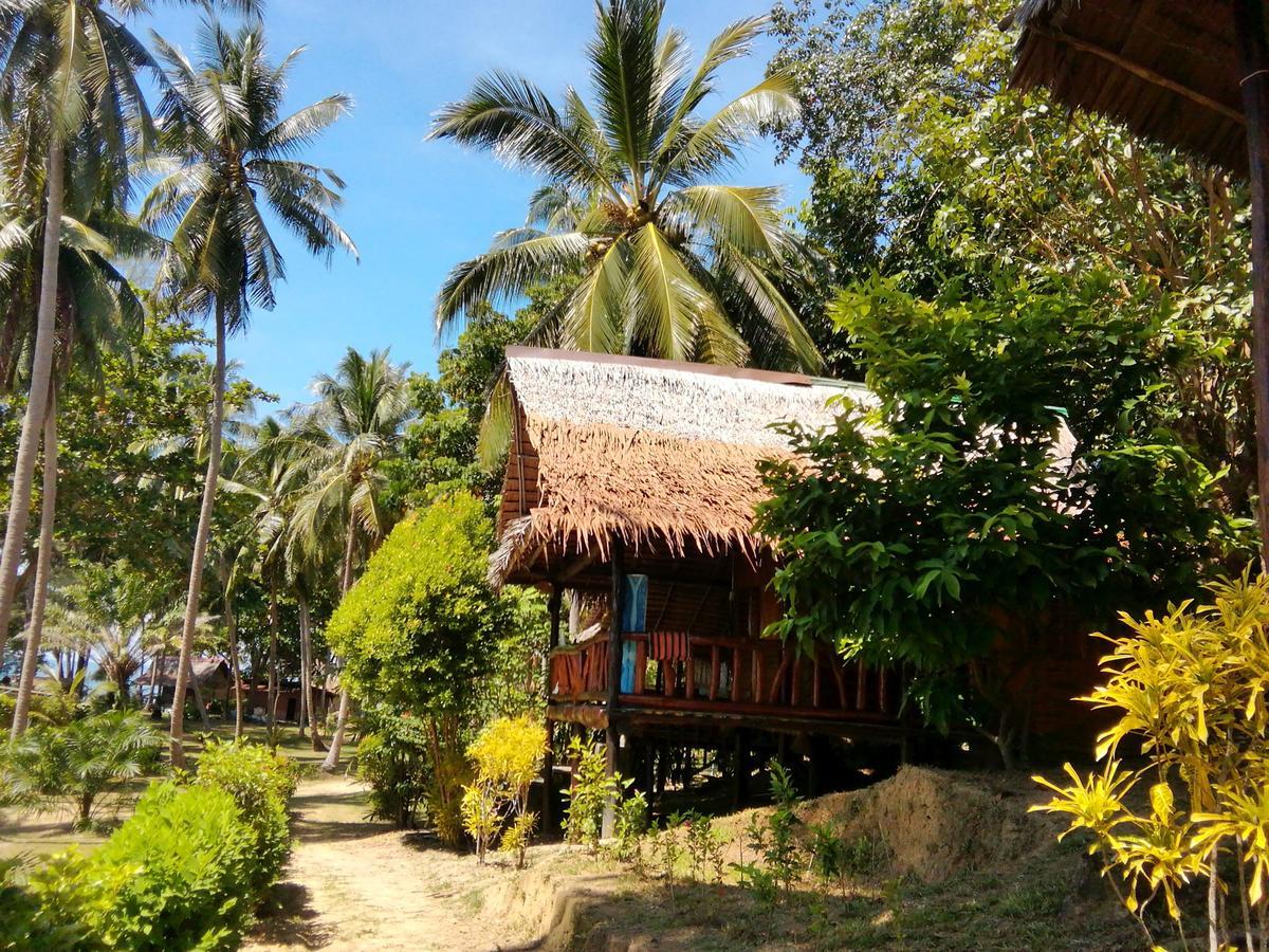 Kohjum Freedom Resort Koh Jum Exteriör bild