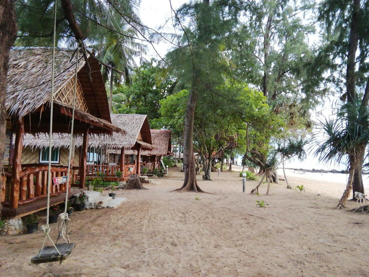 Kohjum Freedom Resort Koh Jum Exteriör bild