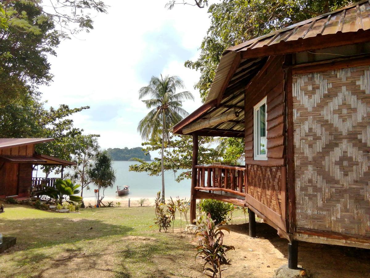 Kohjum Freedom Resort Koh Jum Exteriör bild